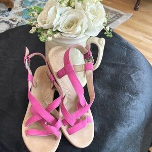 Pink UGG Pink Sandals with Adjustable Straps Like New!
EUC